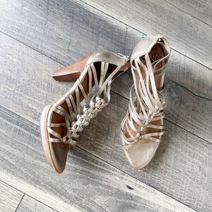 Sofft Metallic Gold Strappy Shoes Sandals Wood Heels Elegant Size 11